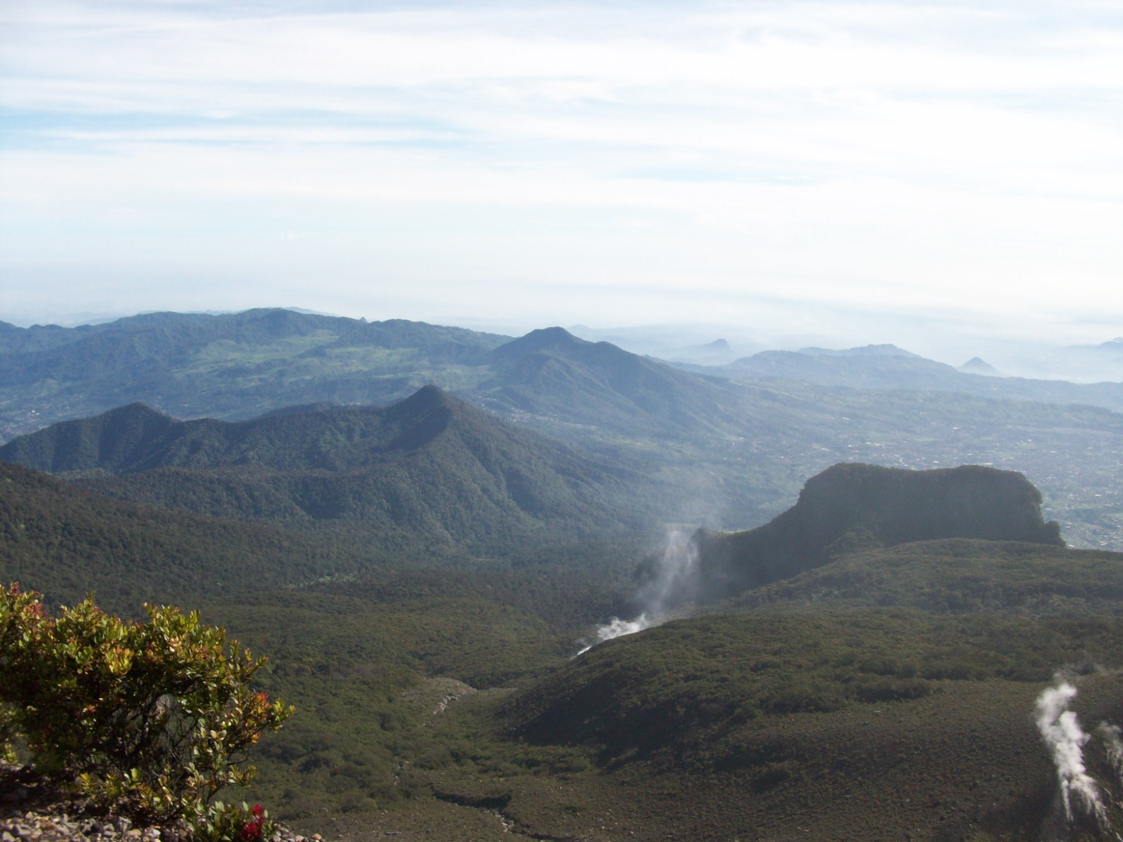 Panorama Gunung Gede Pangrango dari Ketinggian
